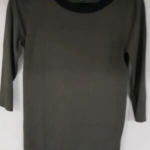 (1)Cable and Gauge Dark Green Womans  M/M Top